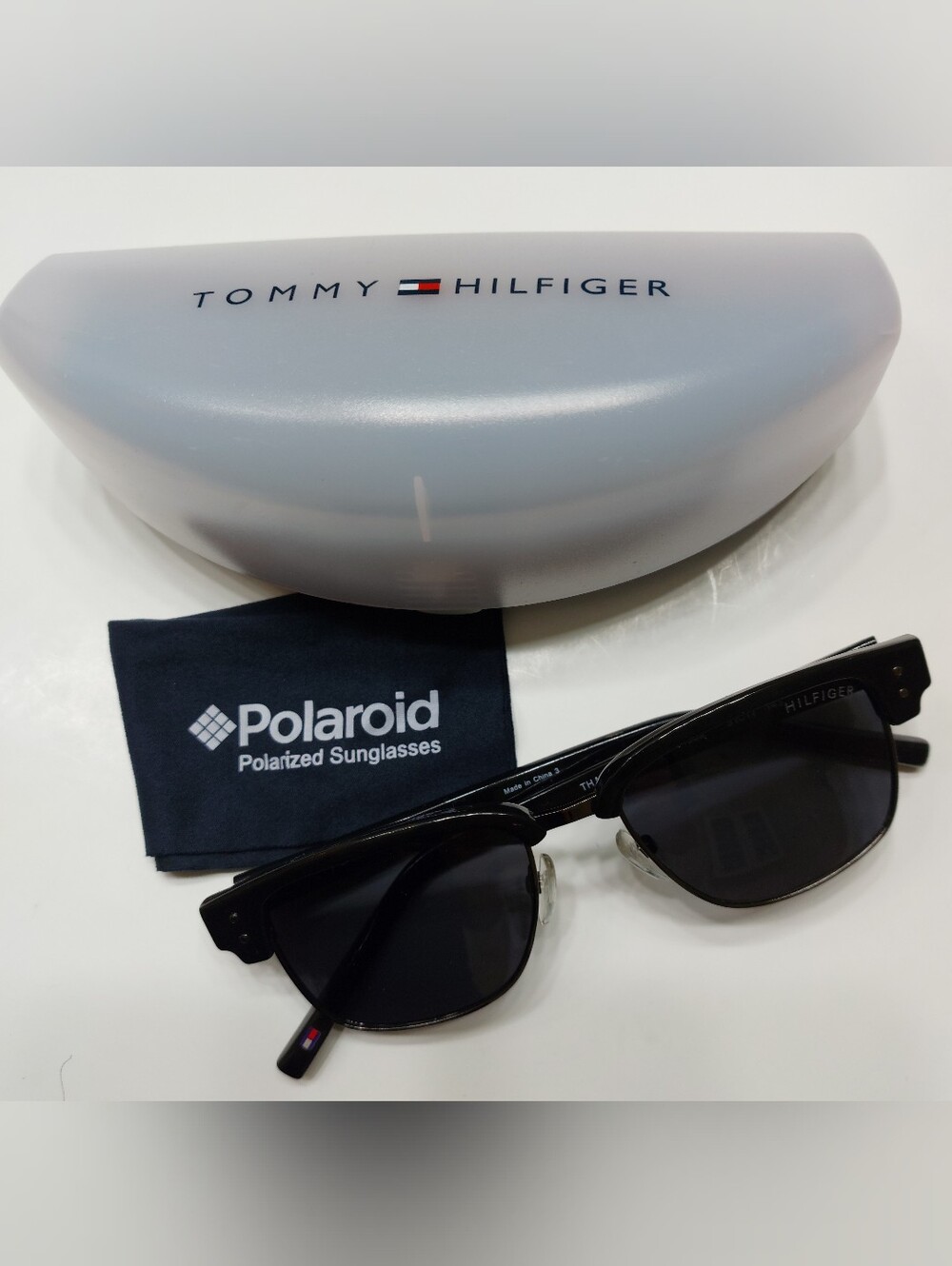 Tommy Hilfiger- Mens Sunglasses.